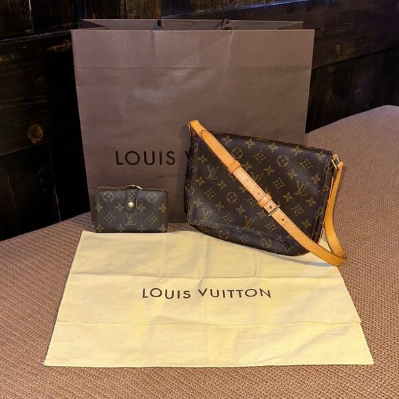 Louis Vuitton Handbags - Louis Vuitton Musette Tango Shoulder bag with Kisslock Wallet